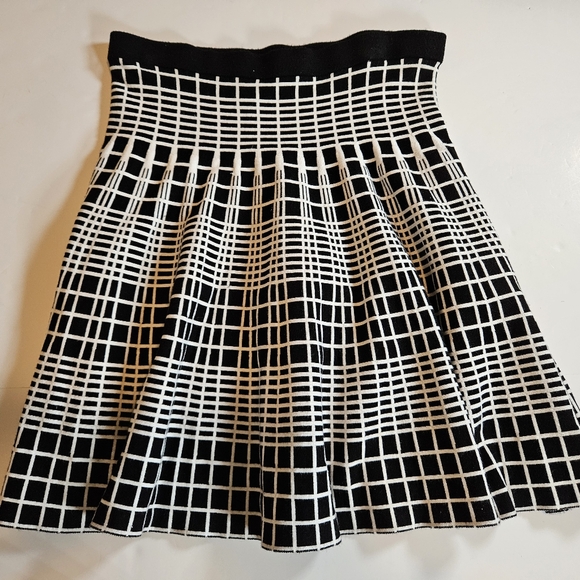 Chelsea& theodore L black/white pattern knit circle/ skater skirt pull on - Picture 4 of 6